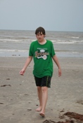 ./photos/galveston_july_2008/16_jeremy_at_beach.jpg